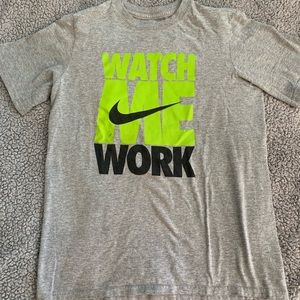 Boys Nike gray size M shirt
